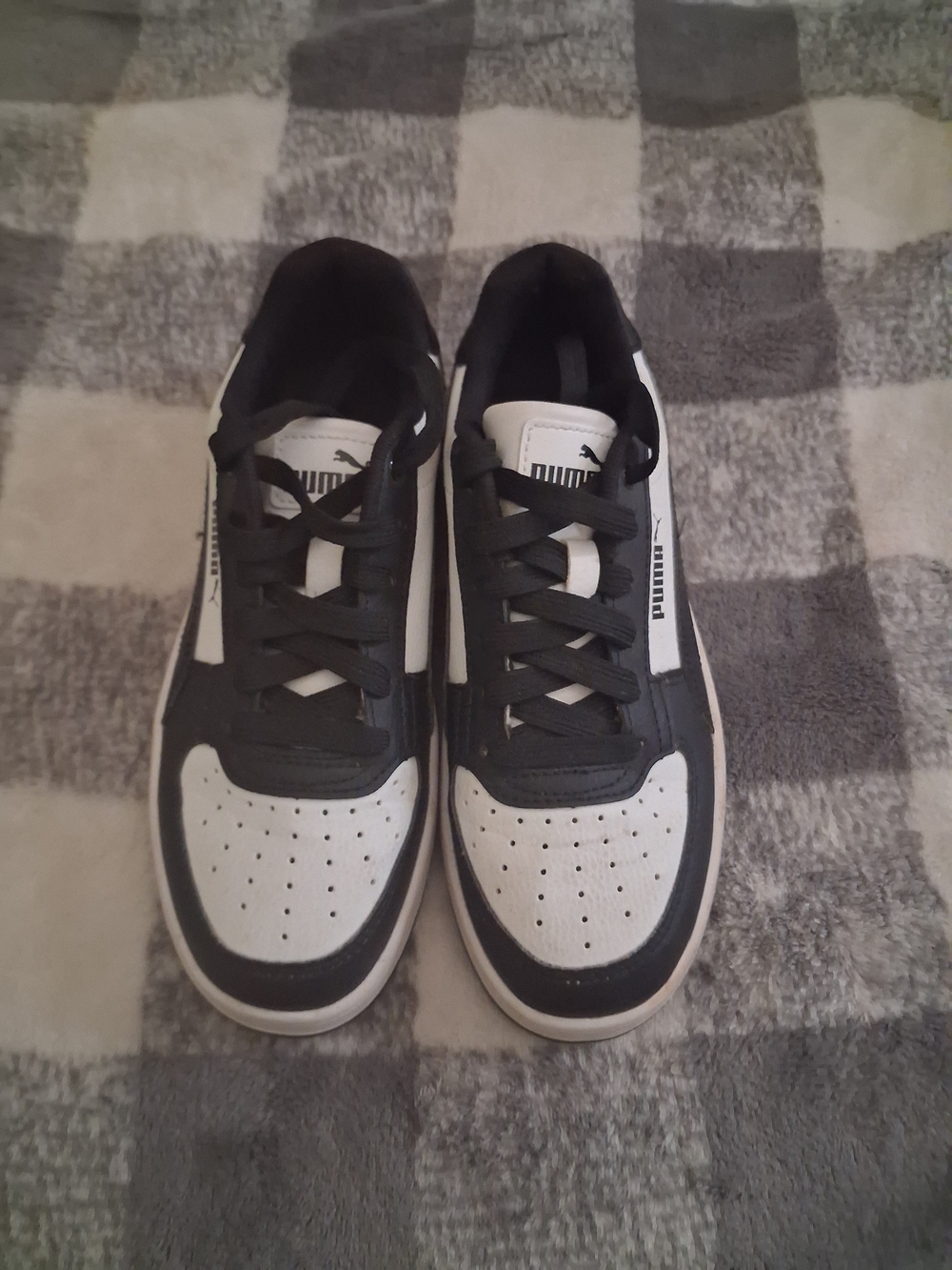 Puma Men’s Black and White Low Top Sneakers - Picture 2 of 6